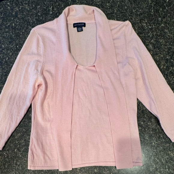 Ann Taylor 100% merino wool sweater with tie neck detail. Large. 3/4 sleeves - Picture 3 of 6